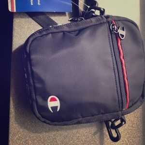 Champion shoulder bag, for men and women.